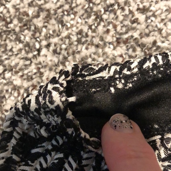 CATO WOMAN - BLOUSE IS A POPOVER WITH A BOLD RANDOM ABSTRACT FLARE.  - B10 - Picture 10 of 10